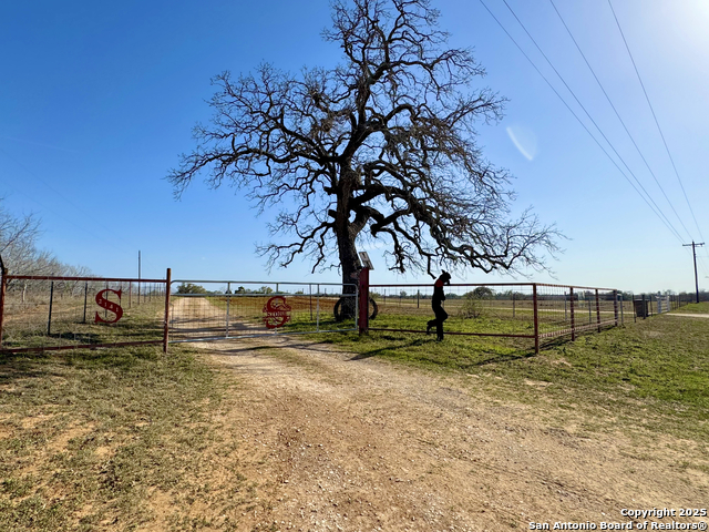 Details for 2141 County Road 132, Floresville, TX 78114