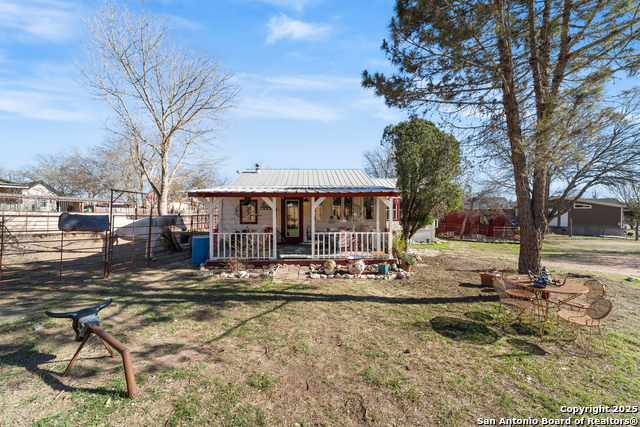 Details for 117 Reading Ave, Center Point, TX 78010