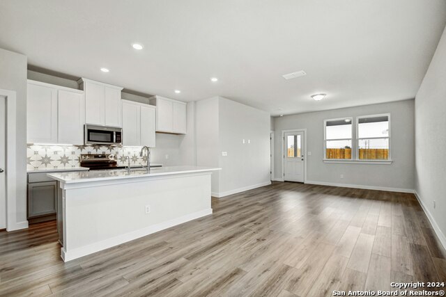 Image 3 of 26 For 2939 Angelou St.
