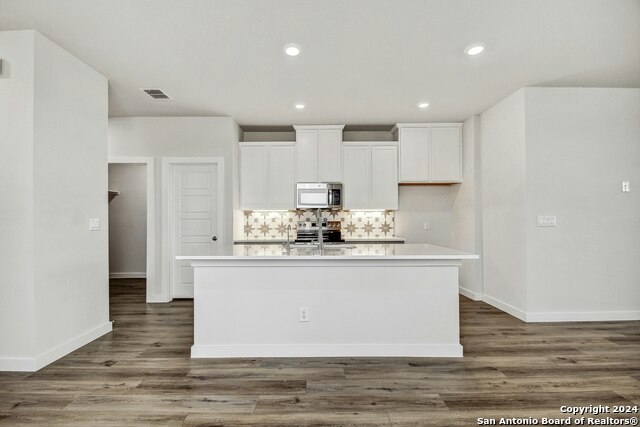 Image 4 of 26 For 2939 Angelou St.
