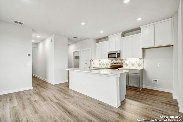Image 5 of 26 For 2939 Angelou St.