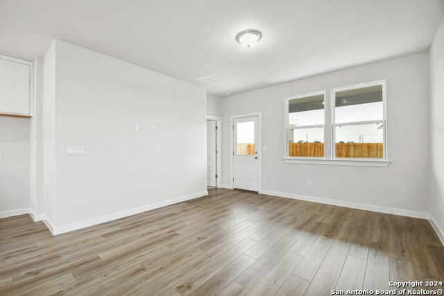 Image 8 of 26 For 2939 Angelou St.