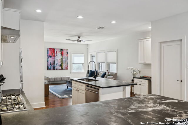 Image 15 of 56 For 260 Edgewood E