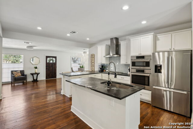Image 17 of 56 For 260 Edgewood E