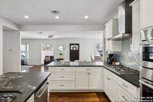 Image 19 of 56 For 260 Edgewood E