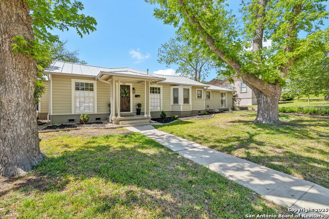Image 2 of 56 For 260 Edgewood E
