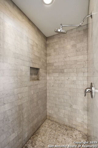 Image 31 of 56 For 260 Edgewood E
