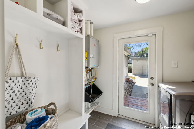 Image 41 of 56 For 260 Edgewood E