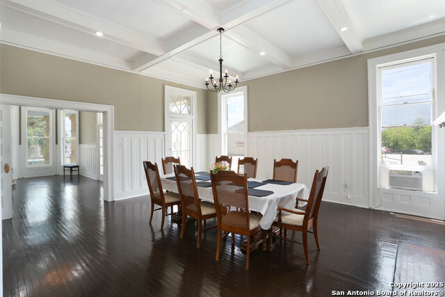 Image 10 of 44 For 339 Woodlawn Avenue W