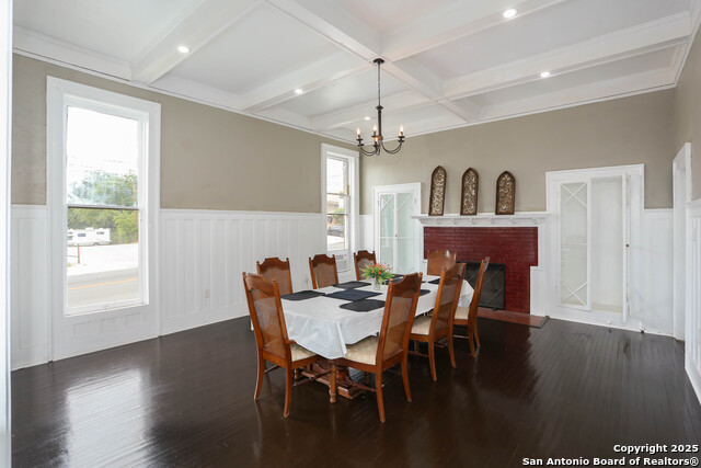 Image 11 of 44 For 339 Woodlawn Avenue W