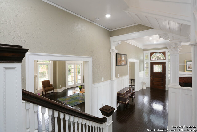 Image 14 of 44 For 339 Woodlawn Avenue W