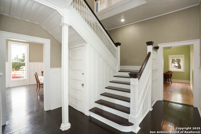 Image 15 of 44 For 339 Woodlawn Avenue W