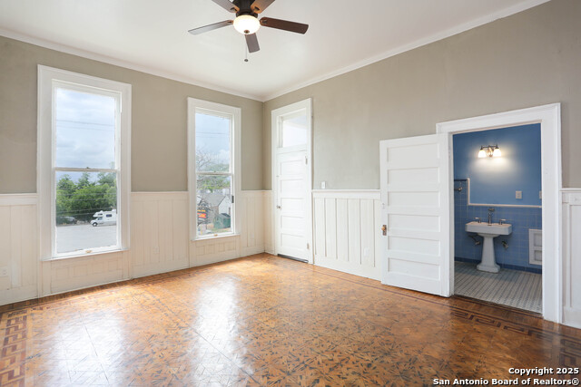 Image 19 of 44 For 339 Woodlawn Avenue W