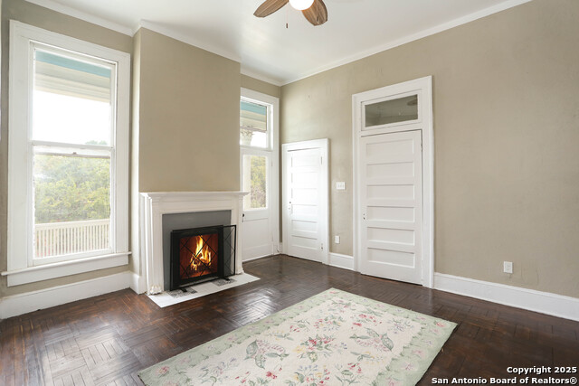 Image 23 of 44 For 339 Woodlawn Avenue W