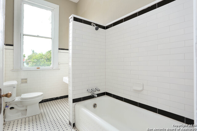 Image 26 of 44 For 339 Woodlawn Avenue W