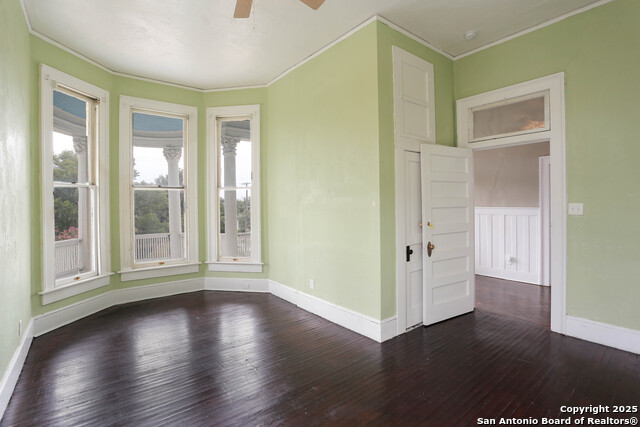 Image 32 of 44 For 339 Woodlawn Avenue W