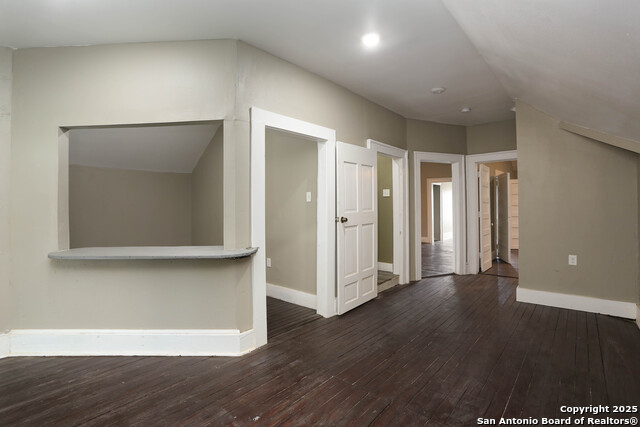 Image 34 of 44 For 339 Woodlawn Avenue W