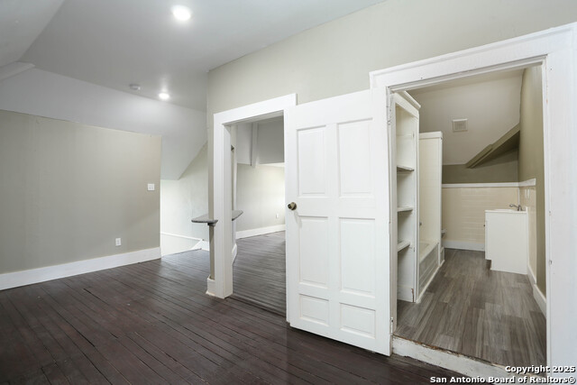 Image 35 of 44 For 339 Woodlawn Avenue W