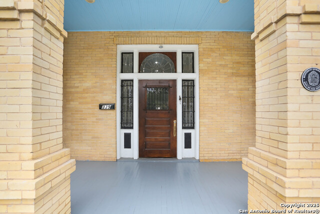 Image 4 of 44 For 339 Woodlawn Avenue W
