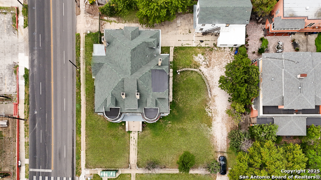Image 5 of 44 For 339 Woodlawn Avenue W