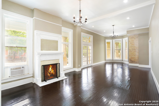 Image 9 of 44 For 339 Woodlawn Avenue W