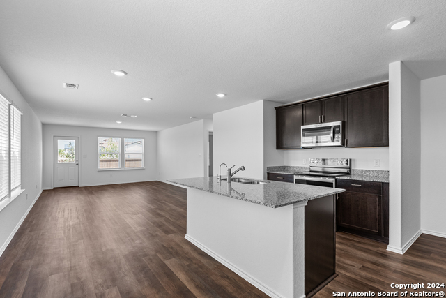 Image 5 of 25 For 8140 Hamrick Circle