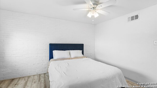 Image 6 of 11 For 408 Ira Ave  11