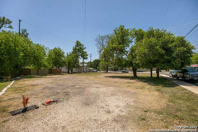 Image 14 of 33 For 111 Parland Pl
