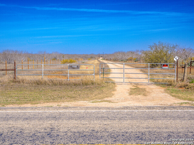 Image 7 of 38 For 8824 Fm 140 W