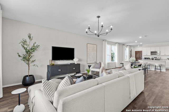 Listing photo id 13 for 13502 Windward