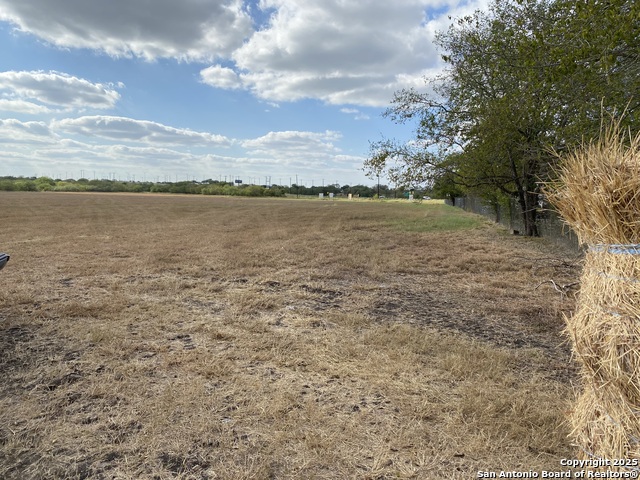 Listing photo id 15 for 12020 Interstate 10