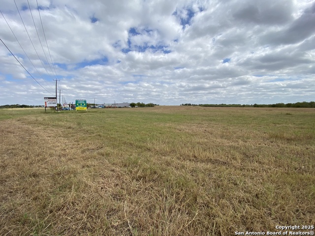 Listing photo id 5 for 12020 Interstate 10