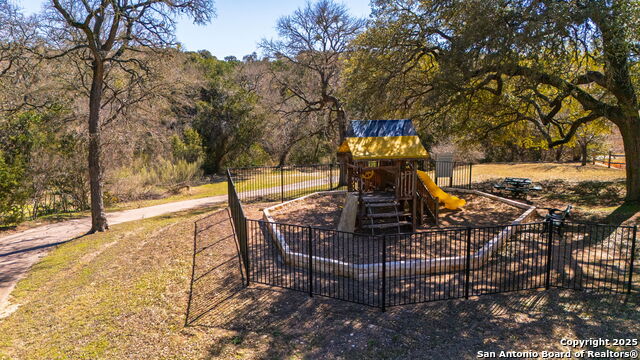 Listing photo id 18 for 117 Covered Bridge Dr