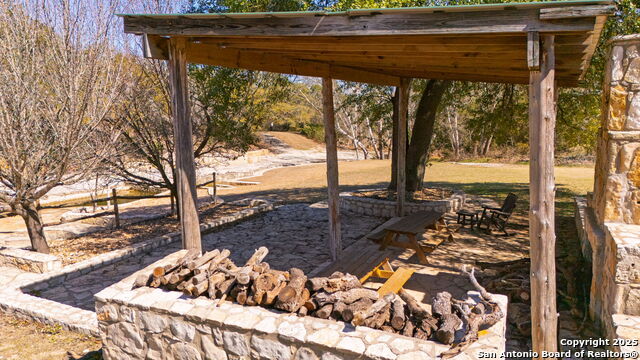 Listing photo id 23 for 117 Covered Bridge Dr