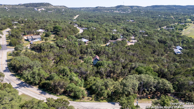 Listing photo id 8 for 1529 Charter Oak Dr