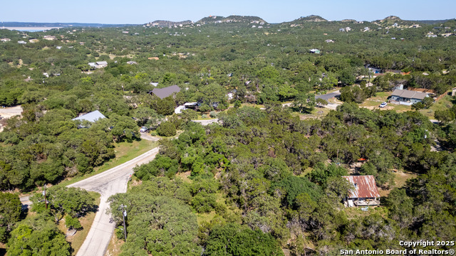 Listing photo id 10 for 1529 Charter Oak Dr