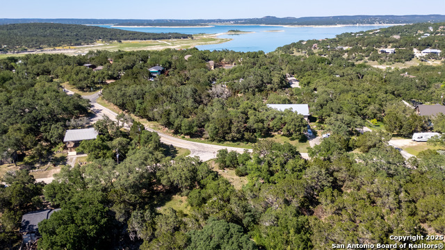 Listing photo id 12 for 1529 Charter Oak Dr