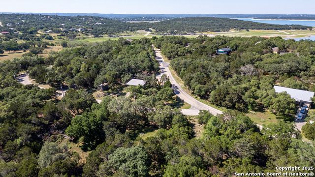 Listing photo id 13 for 1529 Charter Oak Dr