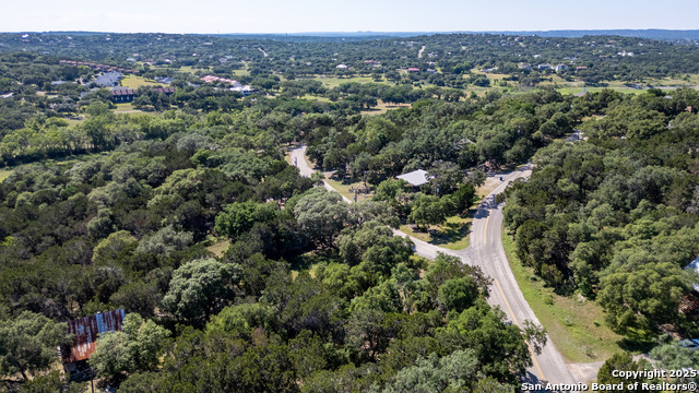 Listing photo id 14 for 1529 Charter Oak Dr