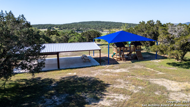 Listing photo id 21 for 1529 Charter Oak Dr