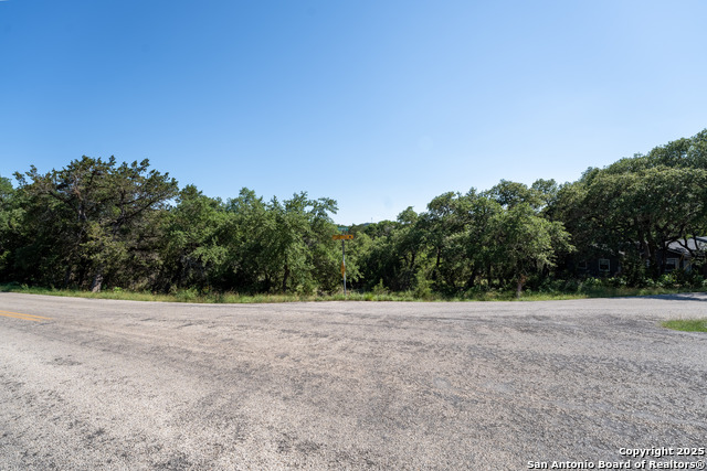 Listing photo id 22 for 1529 Charter Oak Dr
