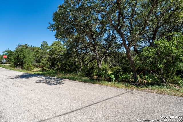 Listing photo id 23 for 1529 Charter Oak Dr