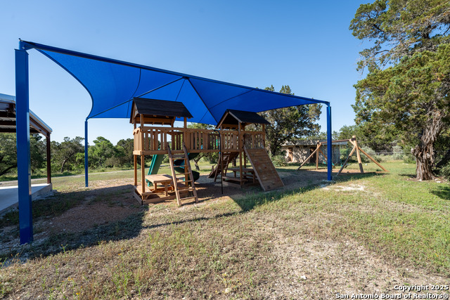 Listing photo id 24 for 1529 Charter Oak Dr