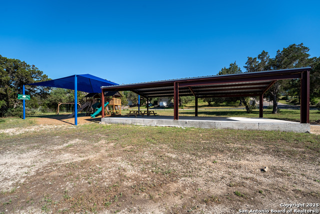Listing photo id 25 for 1529 Charter Oak Dr