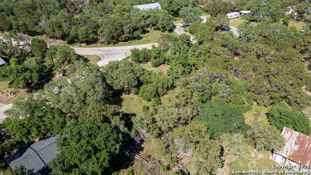 Listing photo id 3 for 1529 Charter Oak Dr