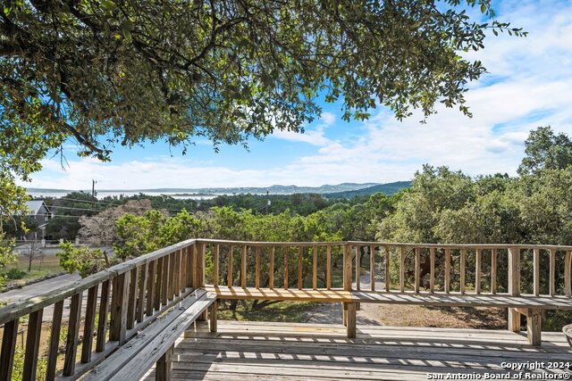 Image 3 of 27 For 809 Lakebreeze Dr