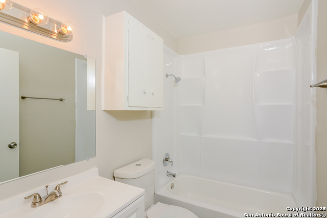 Image 15 of 16 For 7214 Glen  