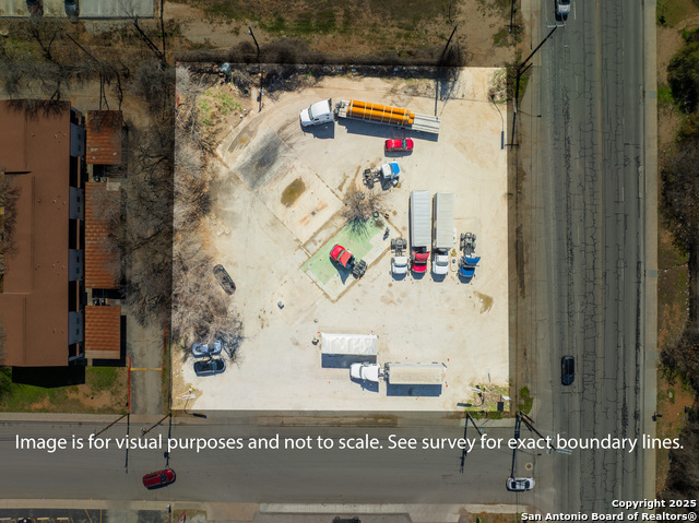 Image 2 of 14 For 7118 New Braunfels Ave S