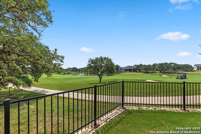 Listing photo id 17 for 344 Dancing Oak 101