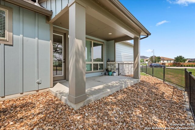 Listing photo id 18 for 344 Dancing Oak 101
